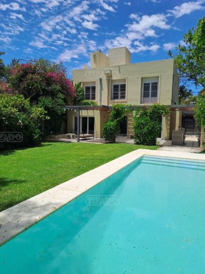 Casa 4 dormitorios en alquiler temporario en Punta Chica, San Fernando