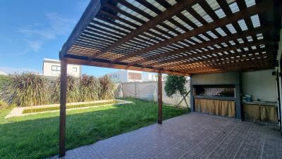 Casa 3 dormitorios en venta en Joaquin Gorina, La Plata
