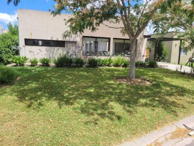 Casa 3 dormitorios en venta en Santa Guadalupe, Pilar