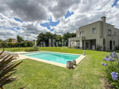 Casa 4 dormitorios en venta en Estancias del Pilar, Pilar