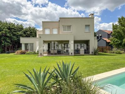 Casa 4 dormitorios en venta en Estancias del Pilar, Pilar