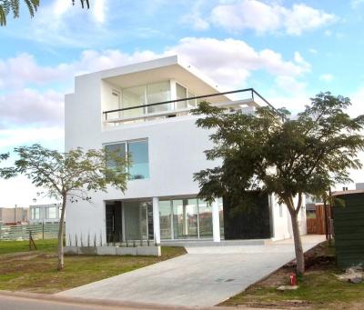 Casa 4 dormitorios en venta en Nordelta, Tigre