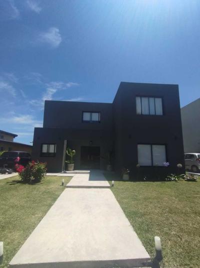 Casa 4 dormitorios en alquiler temporario en Santa Elena, Pilar