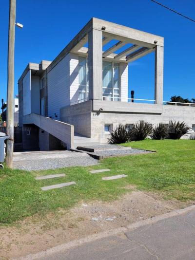 Casa 3 dormitorios en alquiler temporario en Pinamar