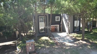 Casa 4 dormitorios en venta en Residencial I, Costa Esmeralda