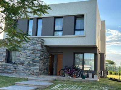 Casa 3 dormitorios en alquiler en Nordelta, Tigre