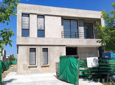 Casa 4 dormitorios en venta en Puertos, Escobar