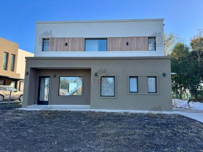 Casa 4 dormitorios en venta en Pilar del Este, Pilar