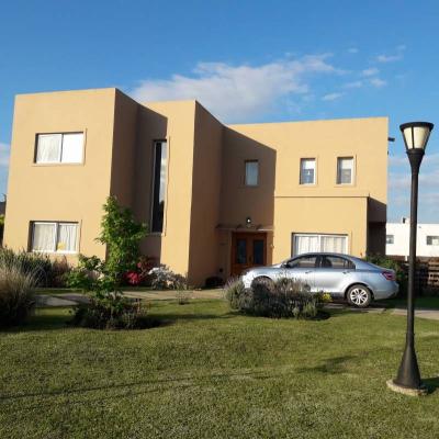 Casa 4 dormitorios en venta en Haras Santa Maria, Escobar