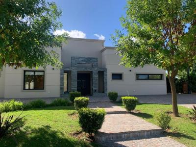 Casa 3 dormitorios en venta en Haras Santa Maria, Escobar