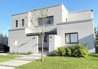 Casa 3 dormitorios en alquiler en Villanueva, Tigre