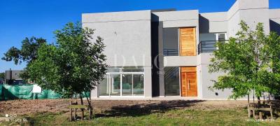 Casa 5 dormitorios en venta en Santa Isabel II, Escobar