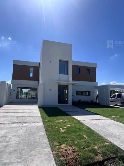 Casa 3 dormitorios en venta en Medal CC, Pilar