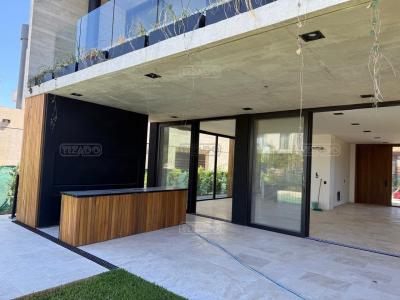 Casa 4 dormitorios en venta en Boulogne, San Isidro