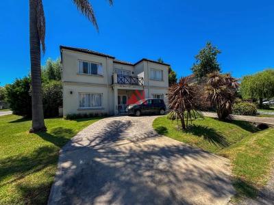 Casa 4 dormitorios en venta en La Delfina, Pilar