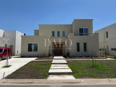 Casa 5 dormitorios en venta en Villanueva, Tigre