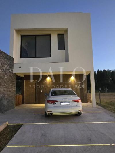 Casa 4 dormitorios en venta en Villanueva, Tigre