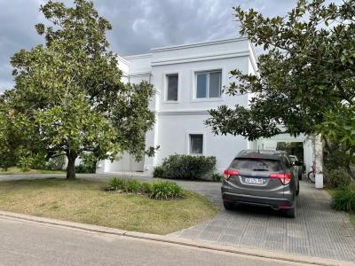 Casa 4 dormitorios en alquiler en Garin, Escobar