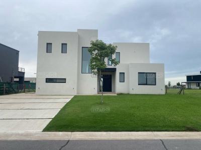 Casa 3 dormitorios en venta en Puertos, Escobar