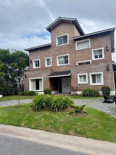 Casa 4 dormitorios en venta en Don Torcuato, Tigre