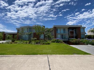 Casa 5 dormitorios en venta en Bella Vista, San Miguel