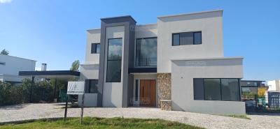 Casa 3 dormitorios en venta en Loma Verde, Escobar