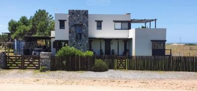 Casa 5 dormitorios en venta en Punta del Este, Punta del Este