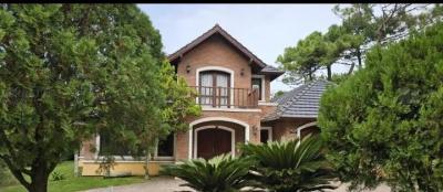 Casa 4 dormitorios en venta en Pinamar