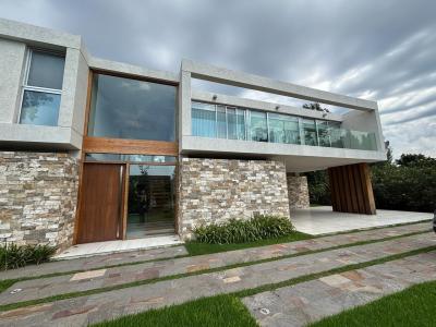 Casa 5 dormitorios en alquiler en Bella Vista, San Miguel