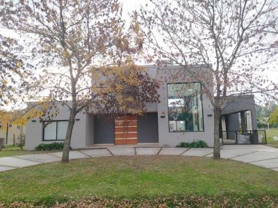 Casa 3 dormitorios en alquiler en El Nacional, General Rodriguez