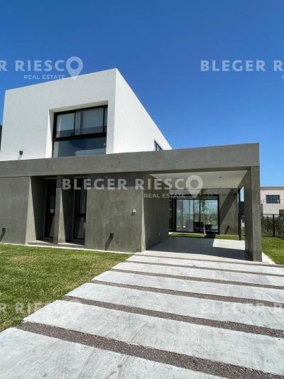 Casa 4 dormitorios en venta en Villanueva, Tigre