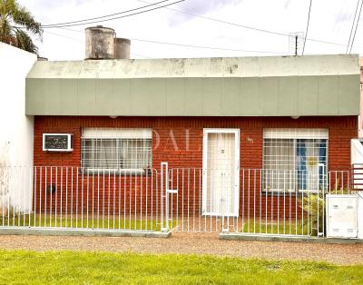 Casa 2 dormitorios en venta en Bernal, Quilmes