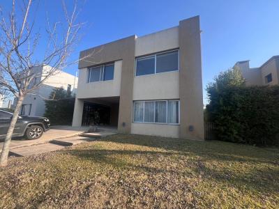 Casa 4 dormitorios en venta en Nordelta, Tigre