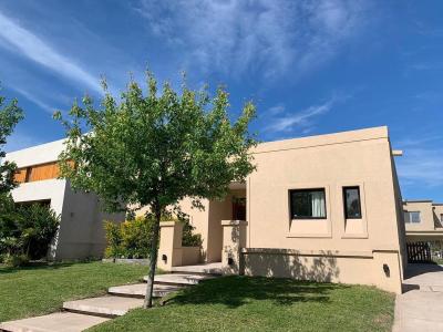 Casa 3 dormitorios en venta en Nordelta, Tigre