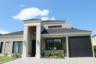 Casa 5 dormitorios en venta en Pilar Golf, Pilar