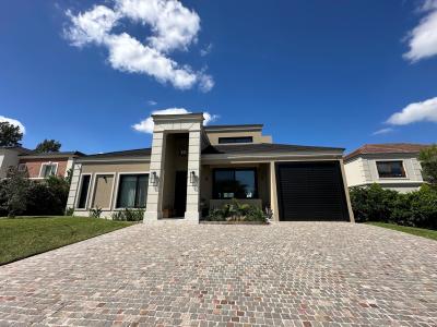 Casa 5 dormitorios en venta en Pilar Golf, Pilar