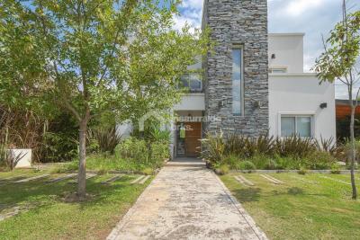 Casa 4 dormitorios en venta en Villanueva, Tigre