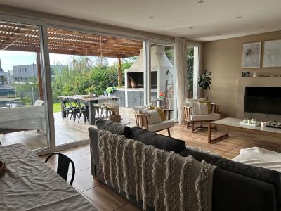 Casa 4 dormitorios en venta en Puertos, Escobar