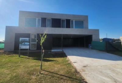 Casa 4 dormitorios en venta en Villanueva, Tigre