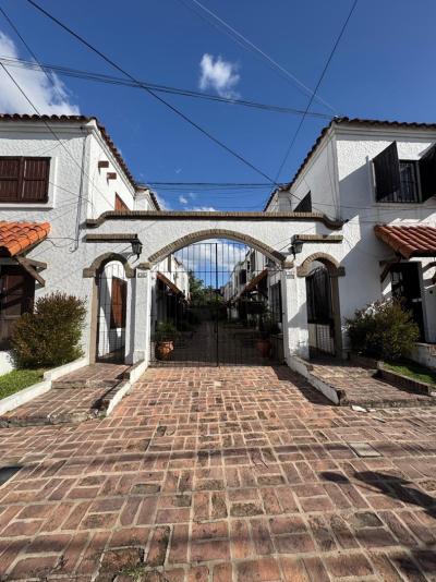 Casa 2 dormitorios en venta en Castelar, Moron