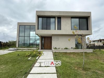 Casa 3 dormitorios en venta en El Naudir, Escobar