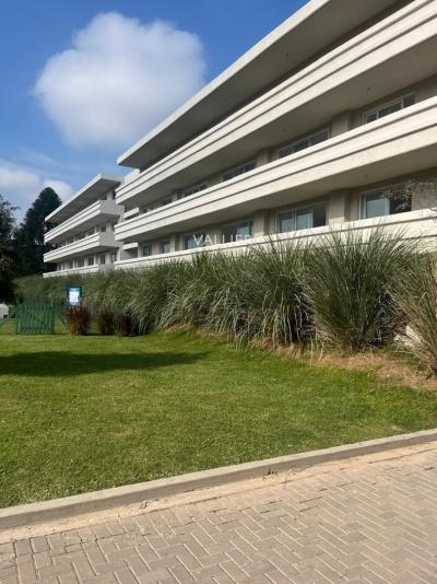 Departamento 2 dormitorios en venta en Saravi Village, Pilar