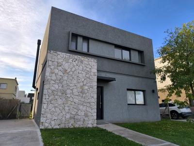 Casa 3 dormitorios en alquiler en El Aljibe, Pilar