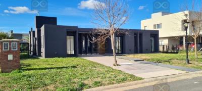 Casa 3 dormitorios en venta en Haras Santa Maria, Escobar