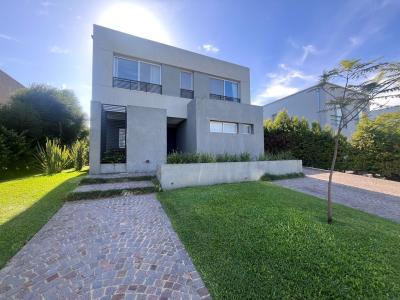 Casa 3 dormitorios en alquiler en Nordelta, Tigre