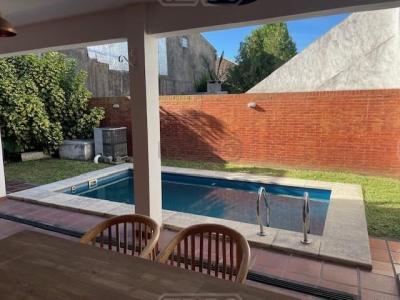 Casa 4 dormitorios en venta en Martinez, San Isidro