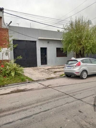 Casa 2 dormitorios en venta en Valentin Alsina, Lanus