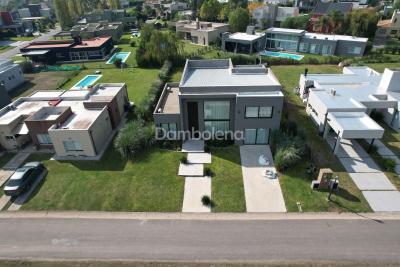 Casa 4 dormitorios en venta en Canning, Ezeiza
