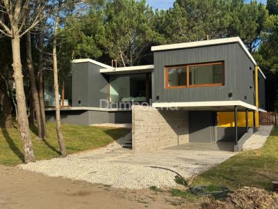 Casa 4 dormitorios en venta en Residencial I, Costa Esmeralda