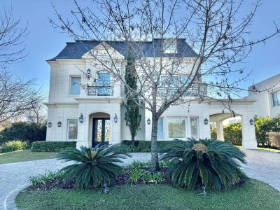 Casa 4 dormitorios en alquiler en Nordelta, Tigre
